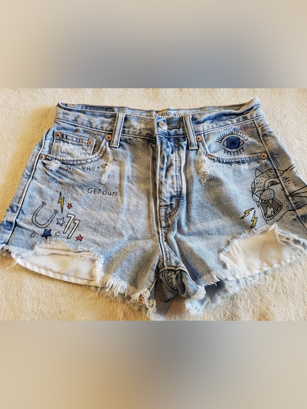 Women’s American Eagle Outfitters Embroidered Vintage Denim Shorts size 6